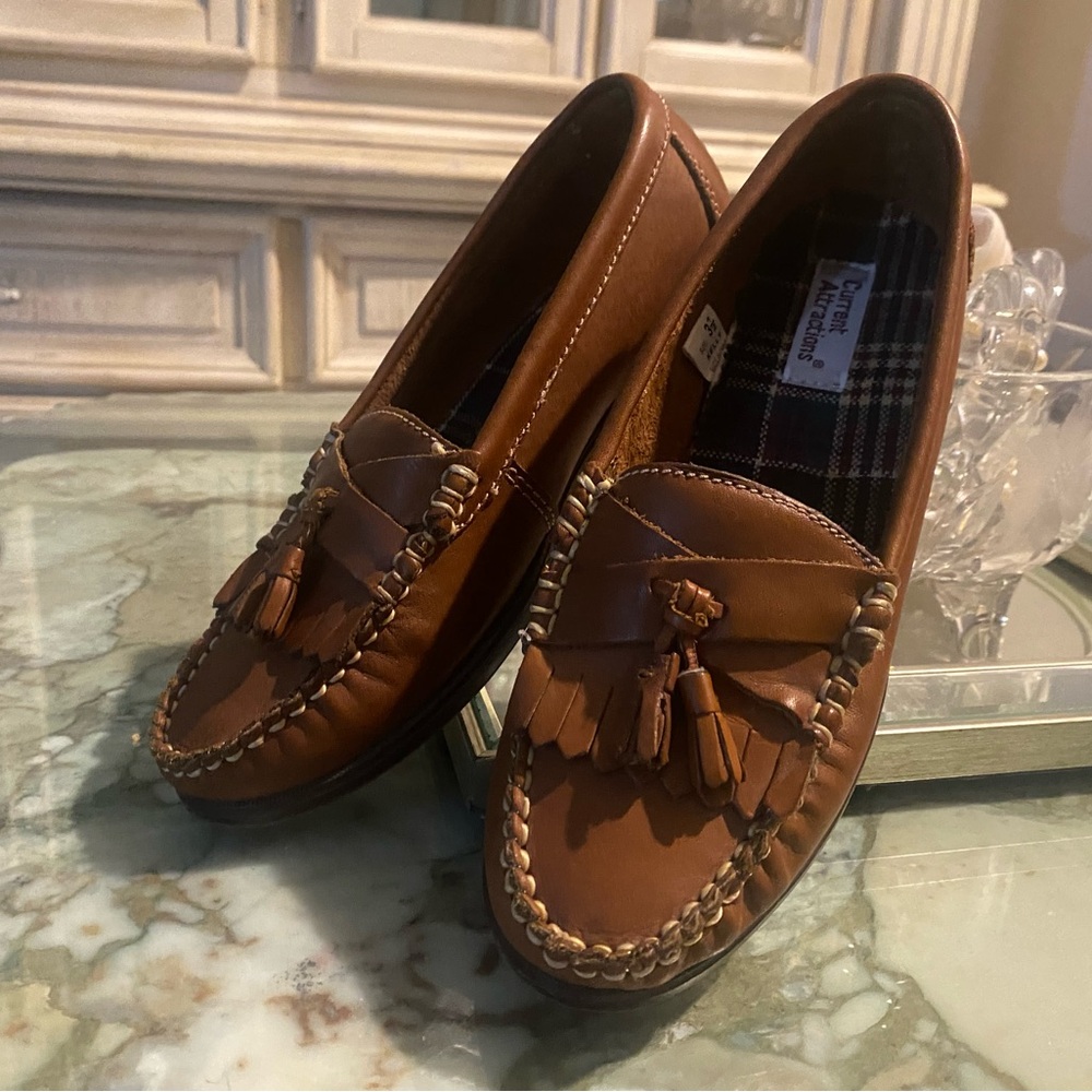 Deal!! Girls Sz 3,genuine leather Classic Loafers CURRENT ATTRACTION,